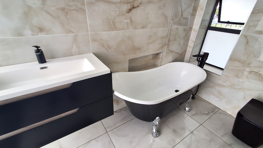 6 Bedroom Property for Sale in The Islands Estates North West